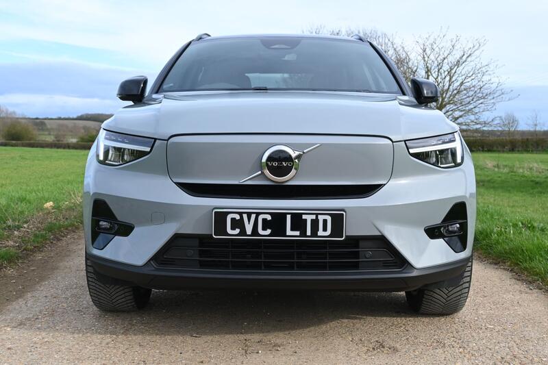 View VOLVO XC40  Plus Recharge Twin (408 hp)